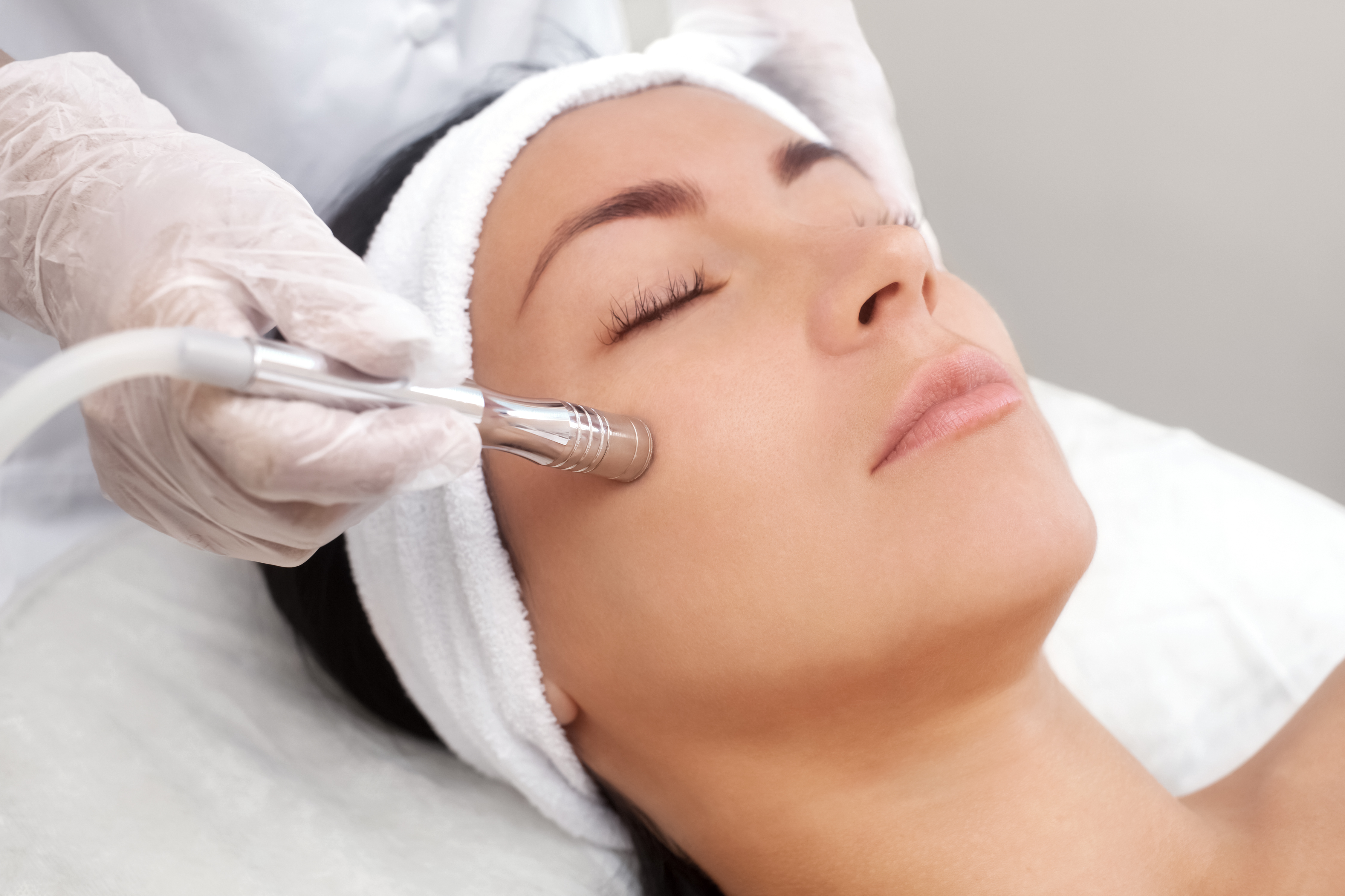 Read more about the article What is Microdermabrasion?
