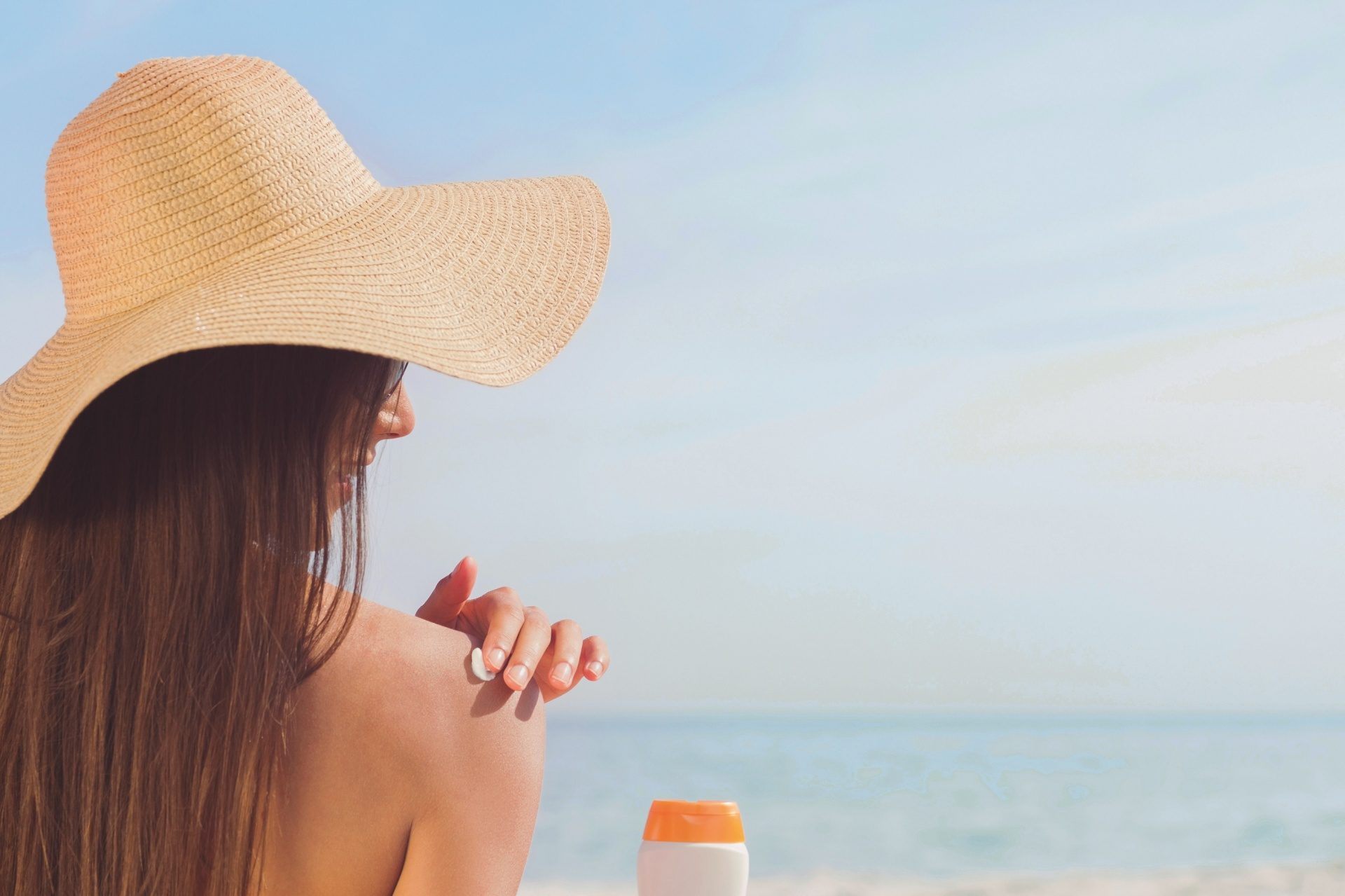 Read more about the article The Importance of Wearing Sunblock